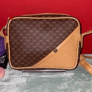 Gucci vintage purse in good use condition about 6X8 inches